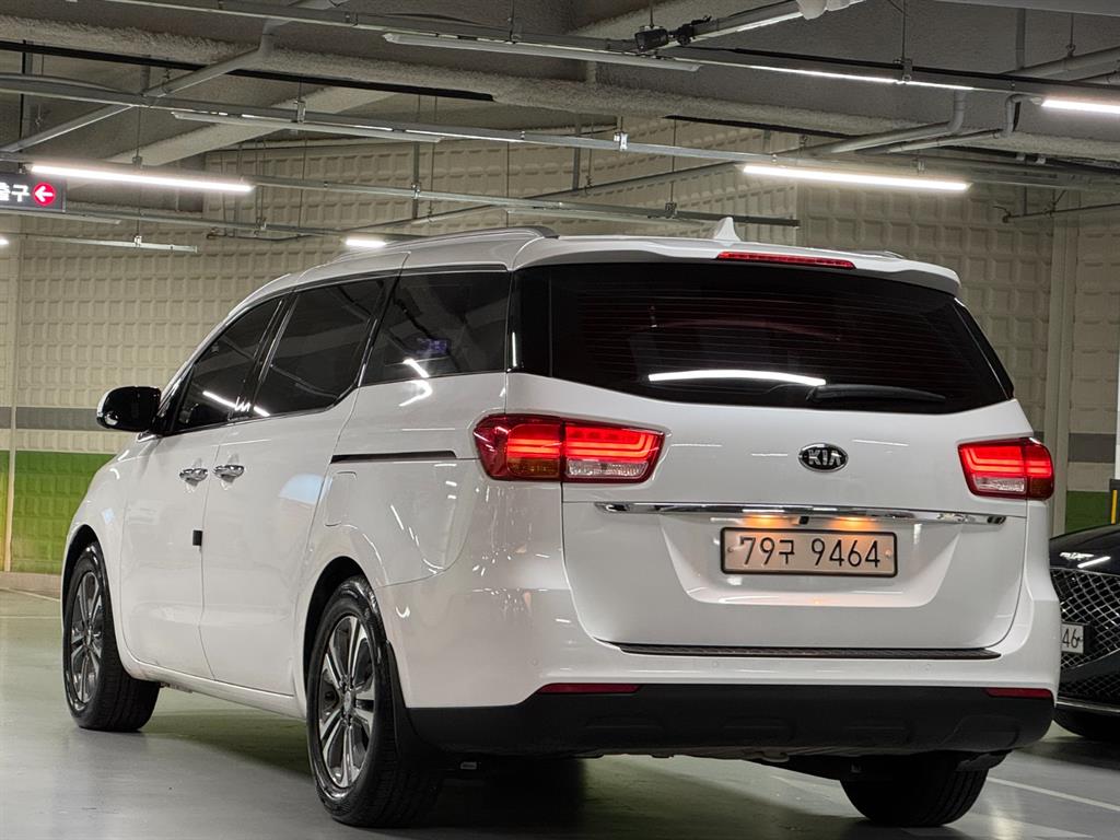 KIA Carnival - Vista 4