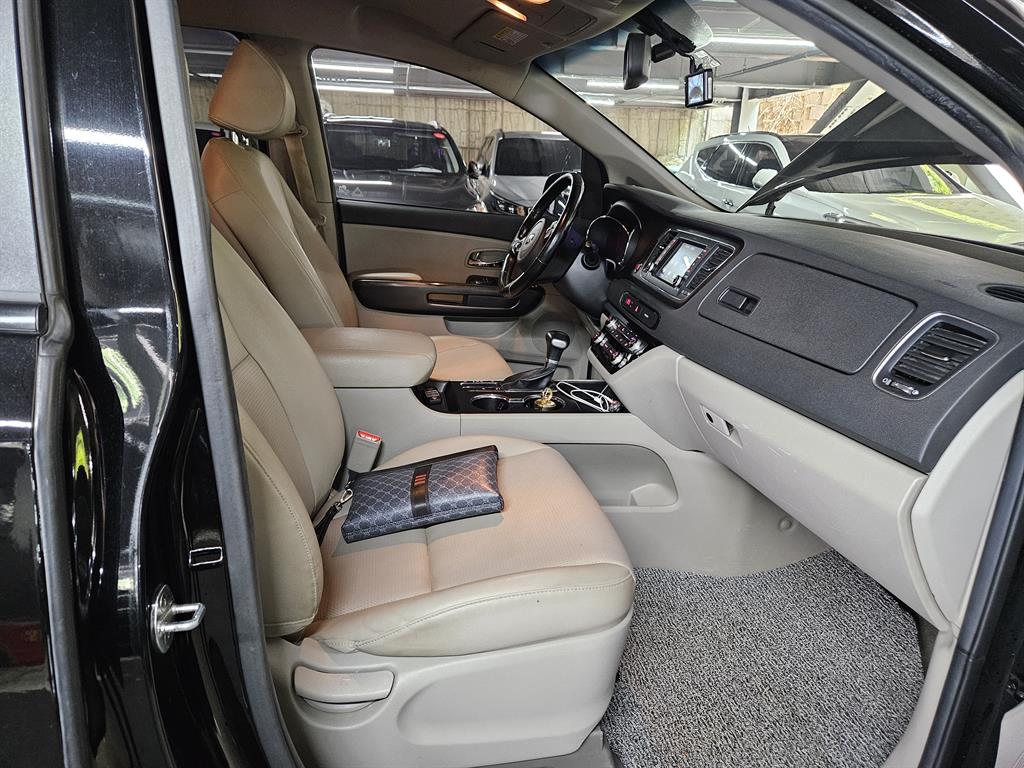 KIA Carnival - Vista 10