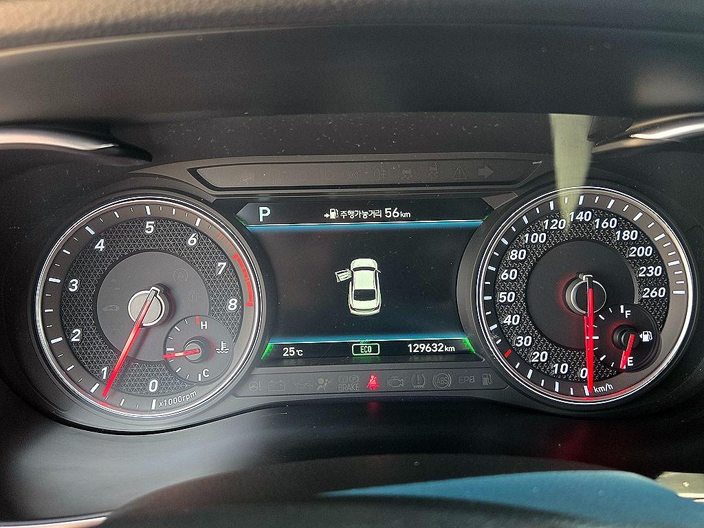 Genesis G70 - Vista 9