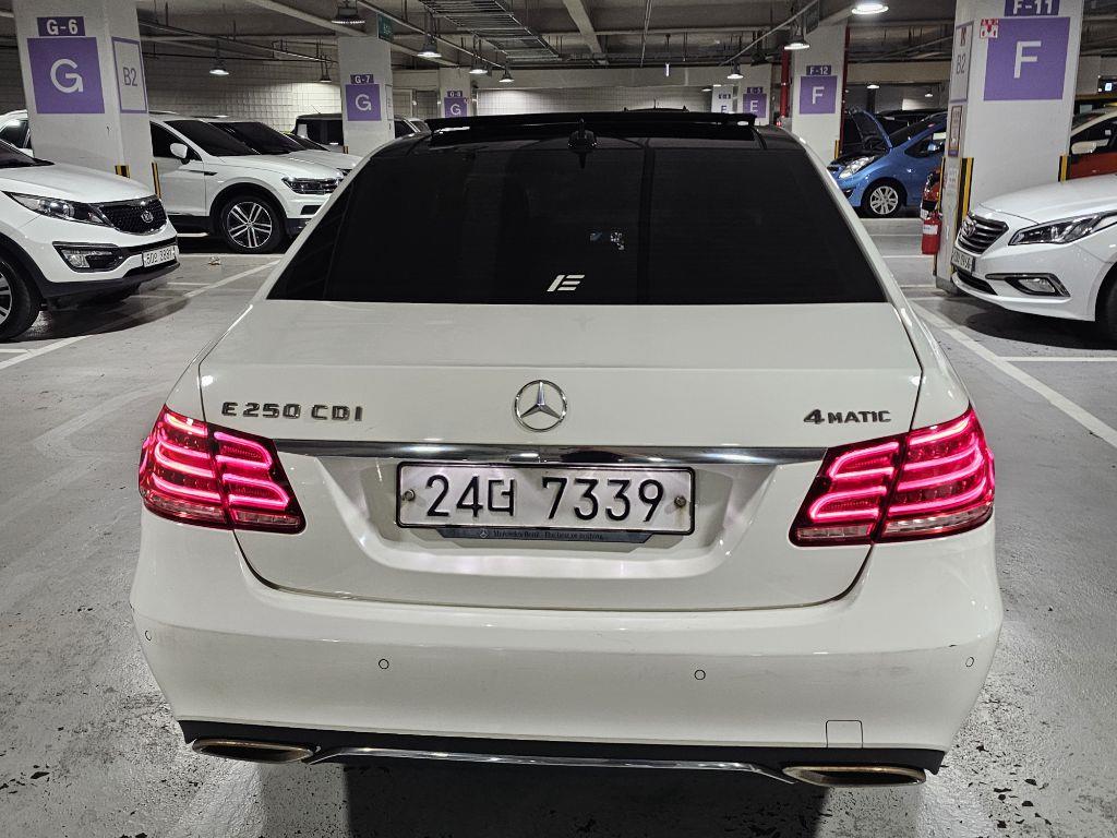 Mercedes Benz E class - Vista 3
