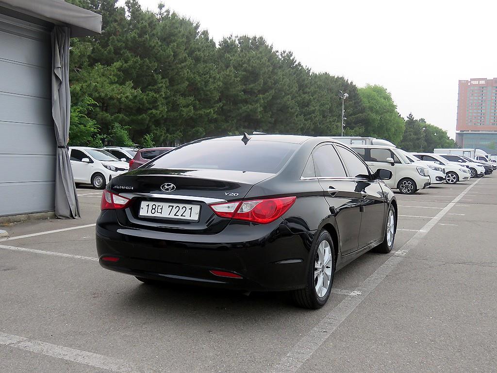 HYUNDAI Sonata - Vista 4