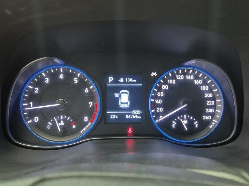 HYUNDAI Kona - Vista 7