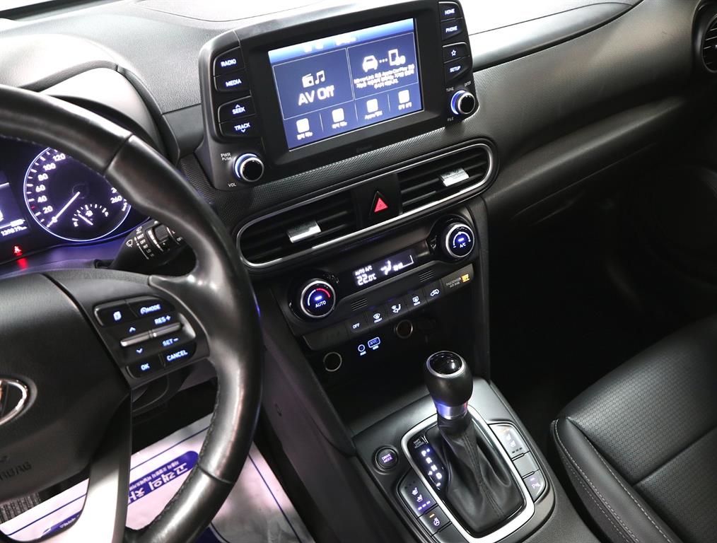 HYUNDAI Kona - Vista 10