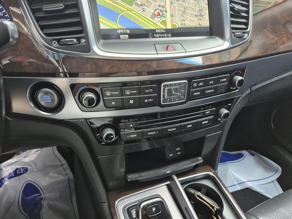 HYUNDAI Equus - Vista 9