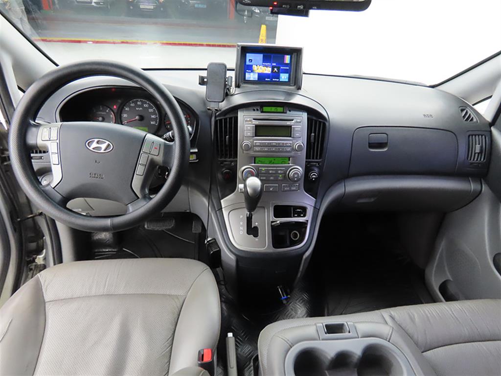 HYUNDAI Starex - Vista 8