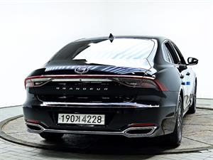 HYUNDAI Grandeur - Vista 6
