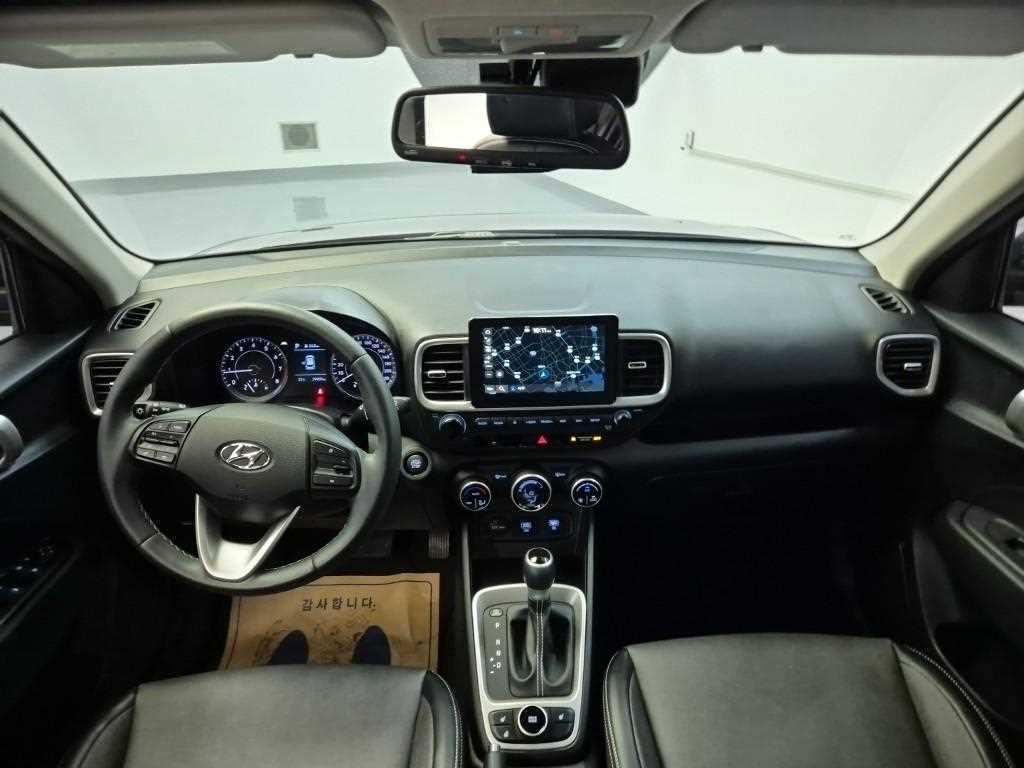 HYUNDAI Venue - Vista 7