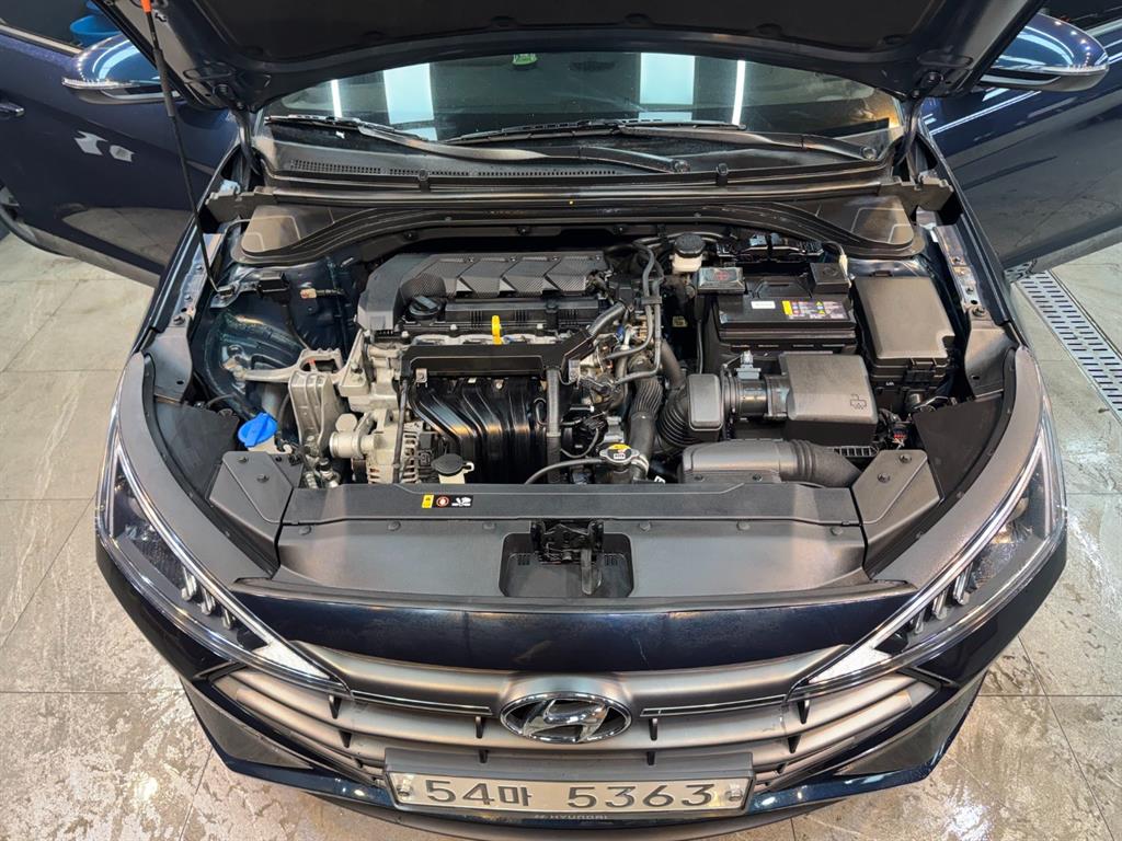 HYUNDAI Avante - Vista 7