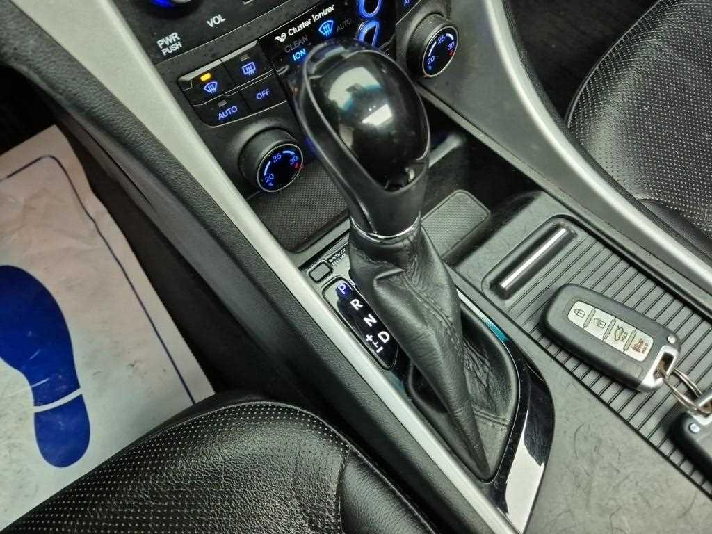 HYUNDAI Sonata - Vista 8