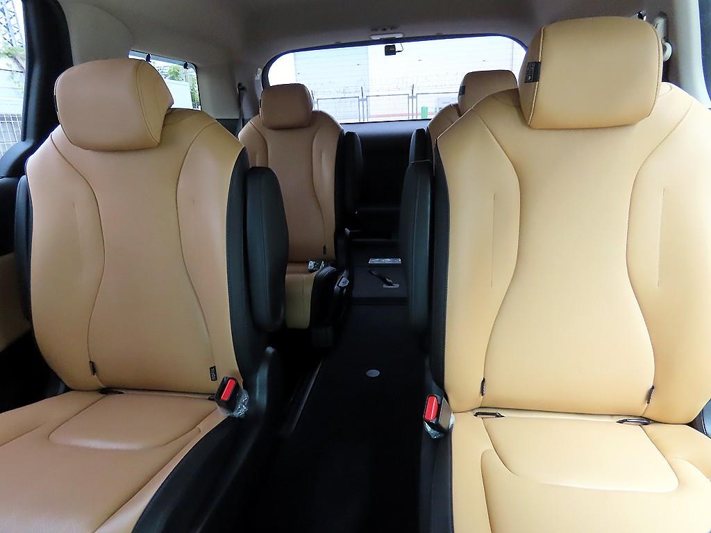 KIA Carnival - Vista 7