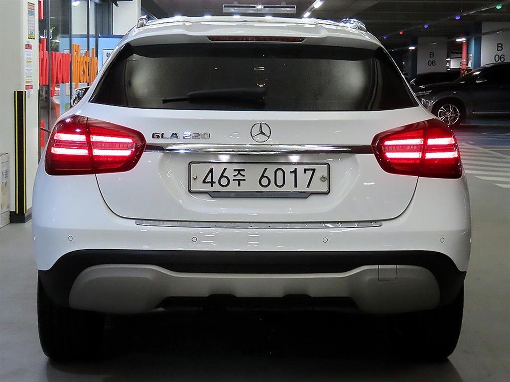 Mercedes Benz GLA Class - Vista 5