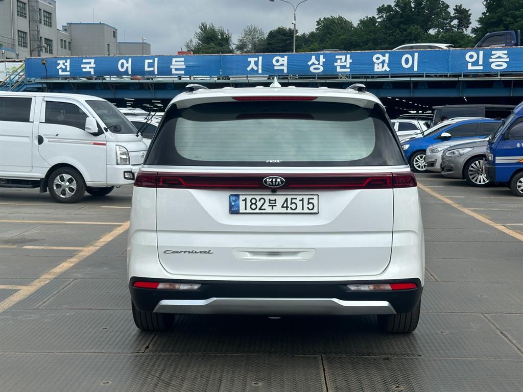 KIA Carnival - Vista 3