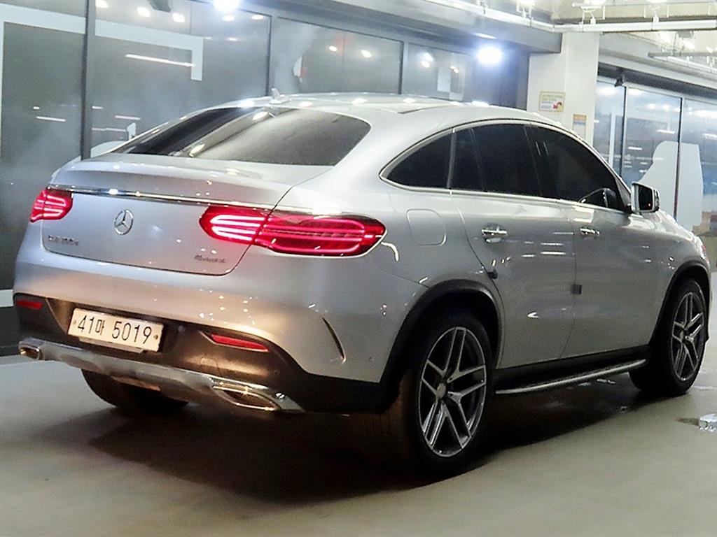 Mercedes Benz GLE Class - Vista 4