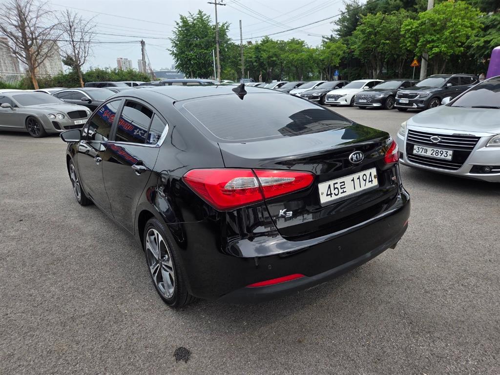KIA K3 - Vista 6