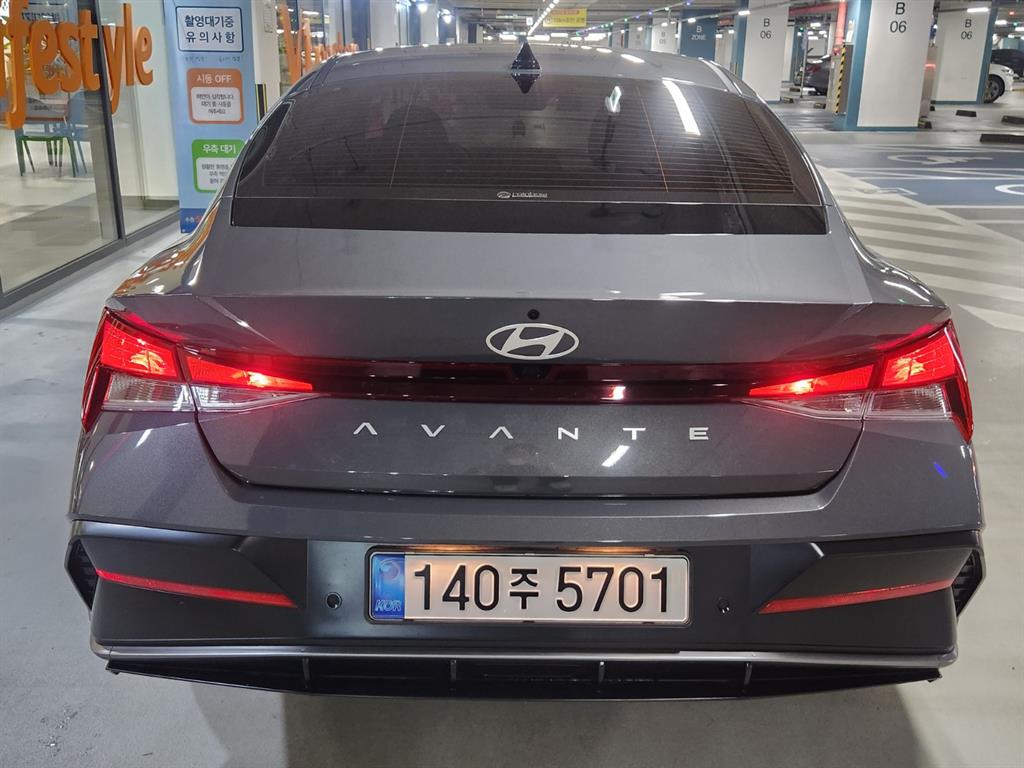 HYUNDAI Avante - Vista 5