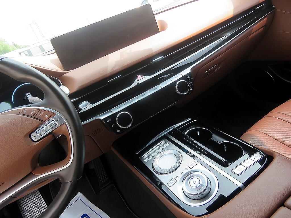 Genesis G80 - Vista 10