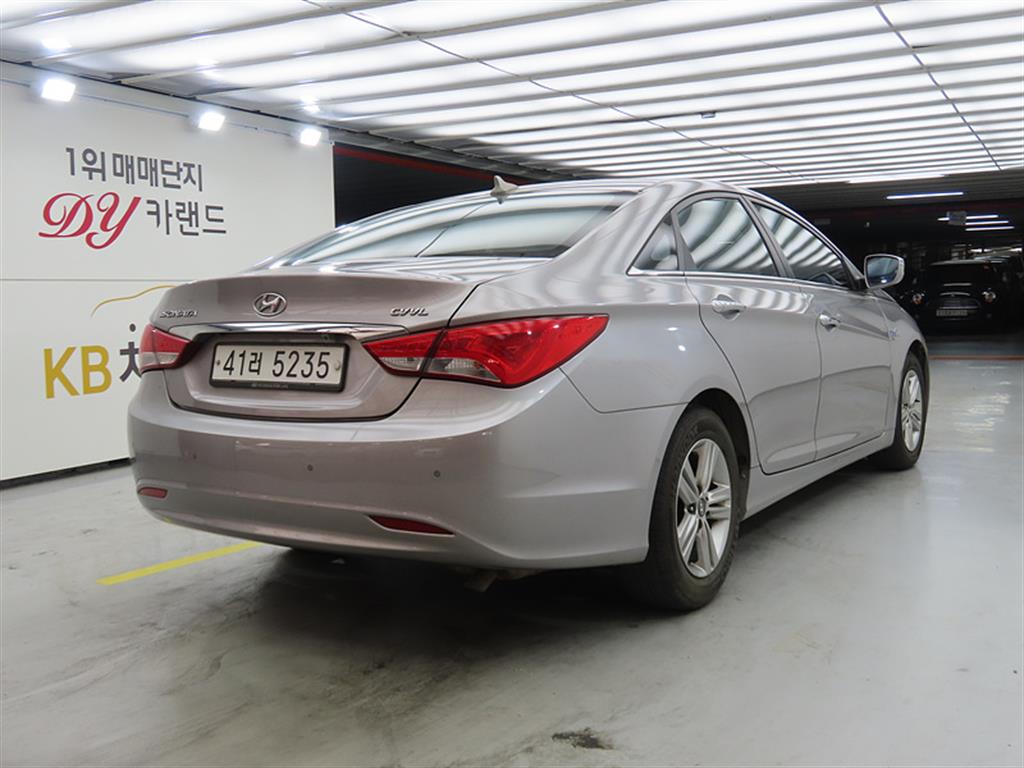 HYUNDAI Sonata - Vista 4