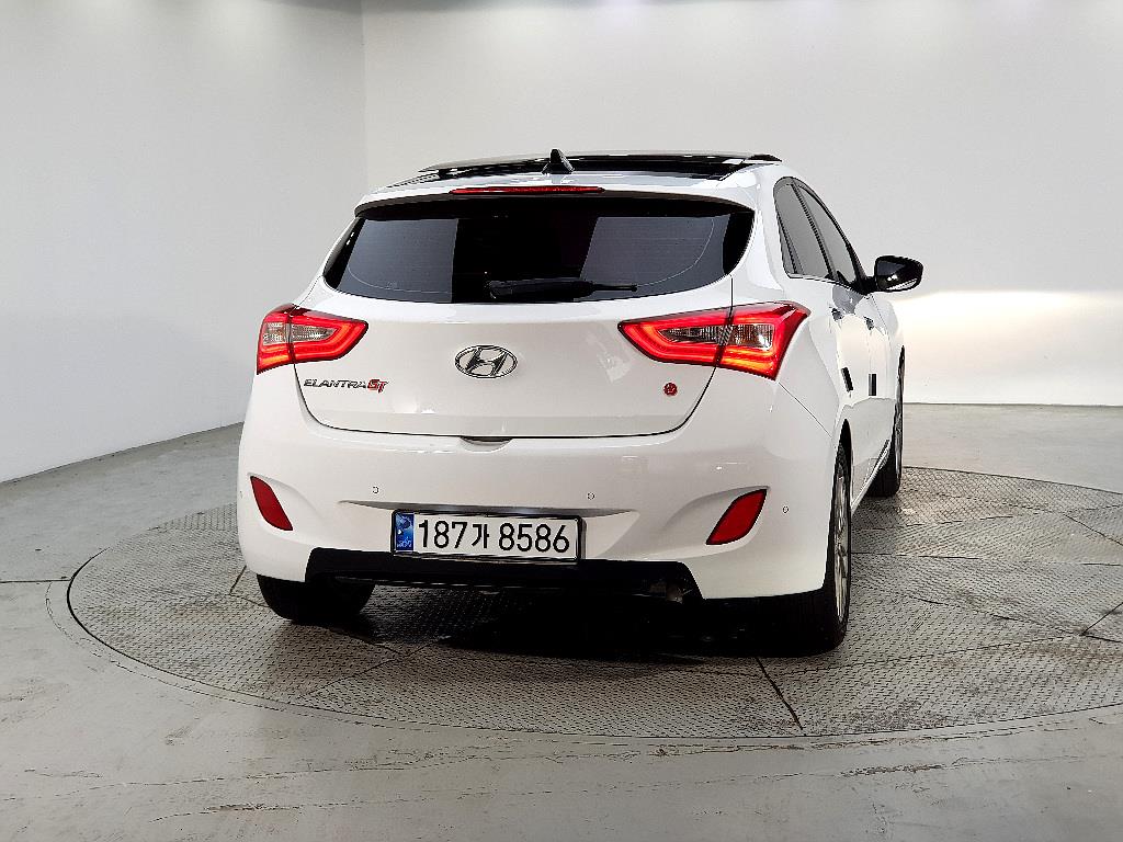 HYUNDAI i30 - Vista 3