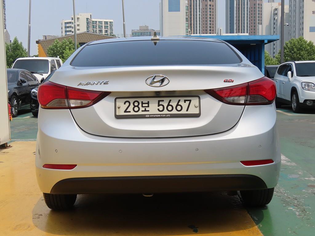 HYUNDAI Avante - Vista 4