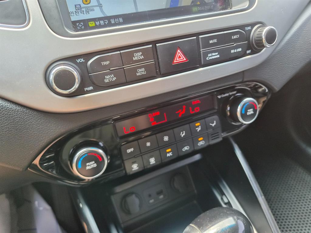 KIA Carens - Vista 12