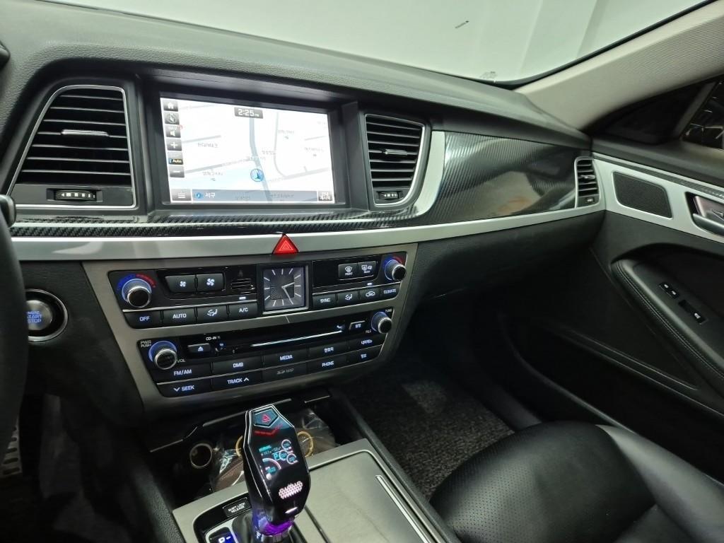 HYUNDAI Genesis - Vista 10