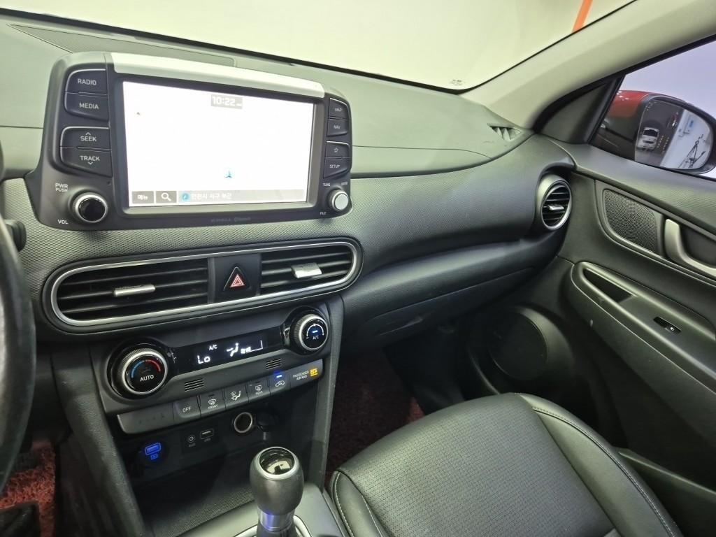 HYUNDAI Kona - Vista 12