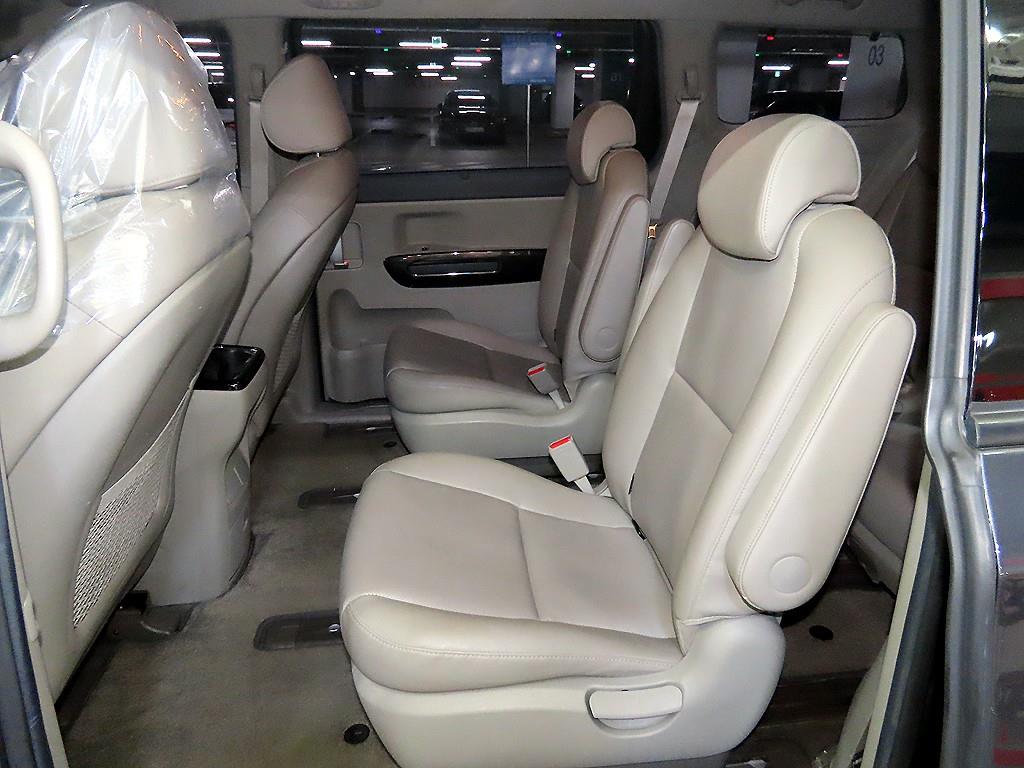 KIA Carnival - Vista 7