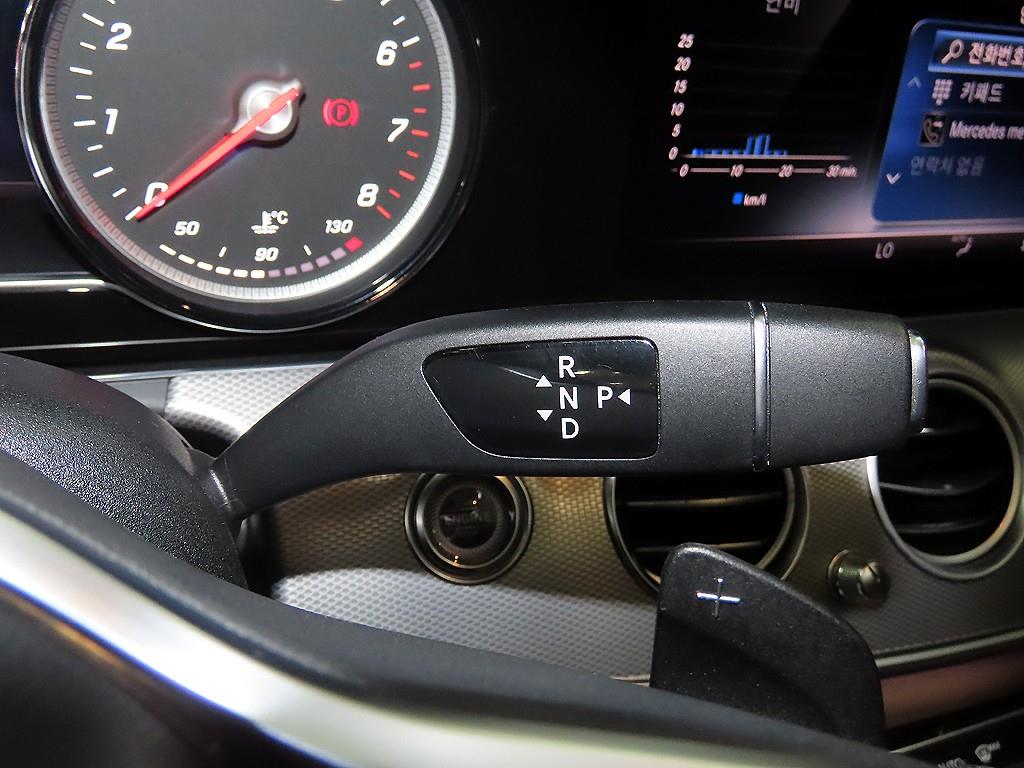 Mercedes Benz E class - Vista 12