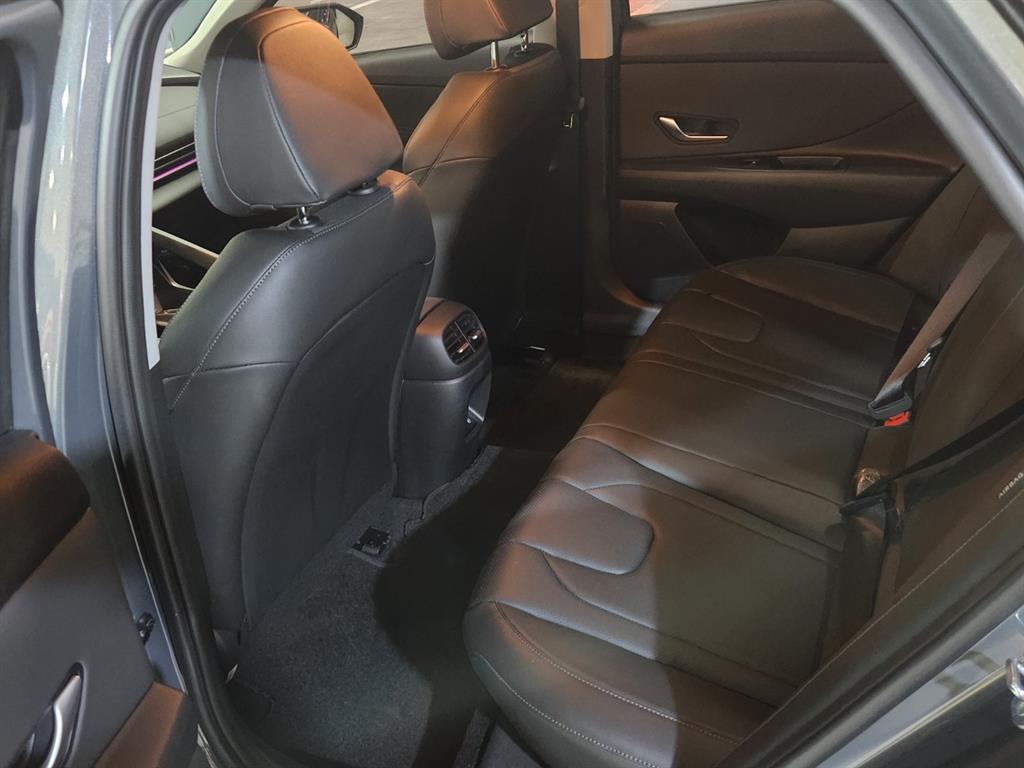 HYUNDAI Avante - Vista 8