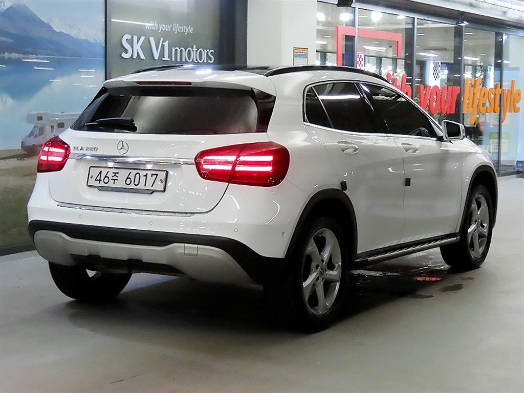 Mercedes Benz GLA Class - Vista 4