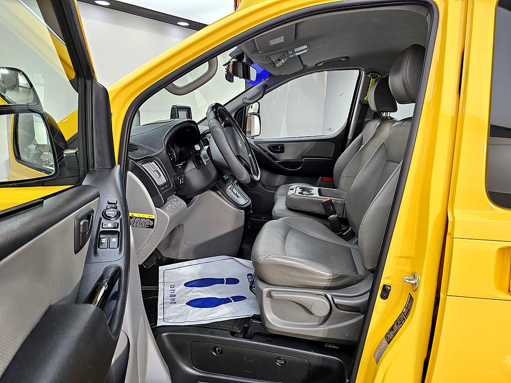 HYUNDAI Starex - Vista 7