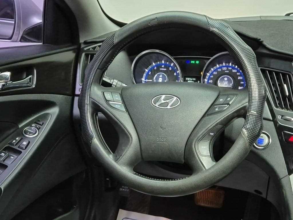 HYUNDAI Sonata - Vista 9