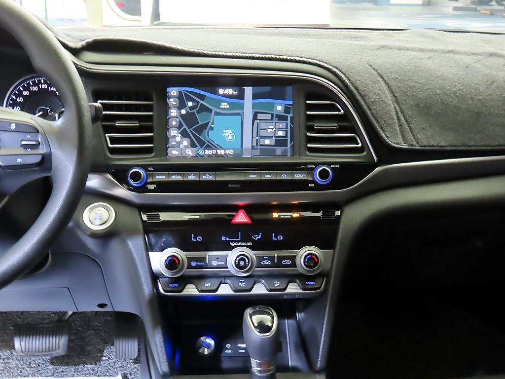 HYUNDAI Avante - Vista 11