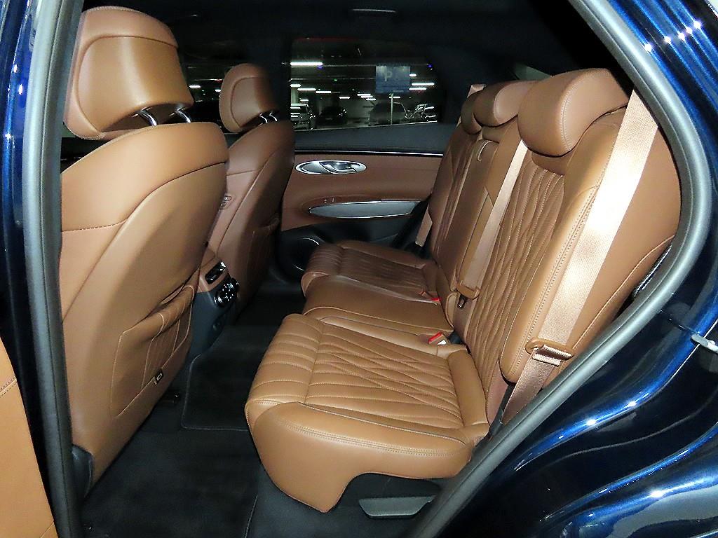 Genesis GV70 - Vista 7