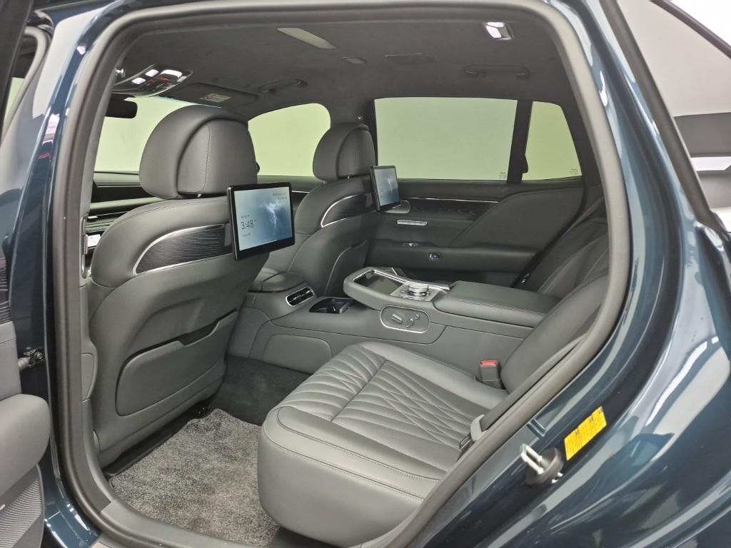 Genesis G90 - Vista 12