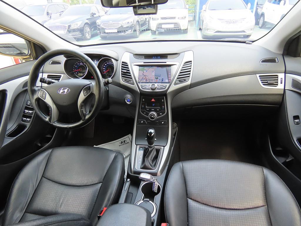 HYUNDAI Avante - Vista 5