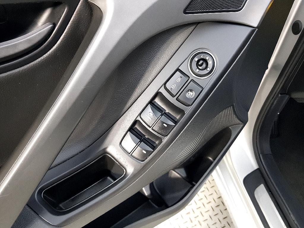 HYUNDAI Avante - Vista 11