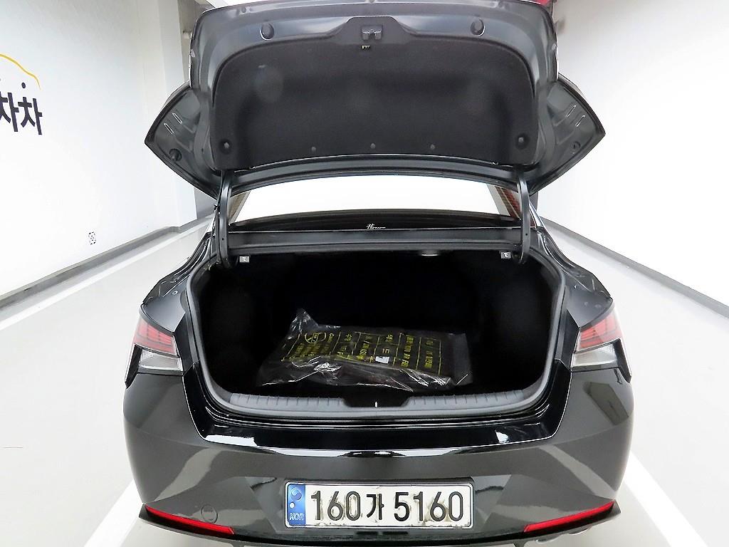HYUNDAI Avante - Vista 5