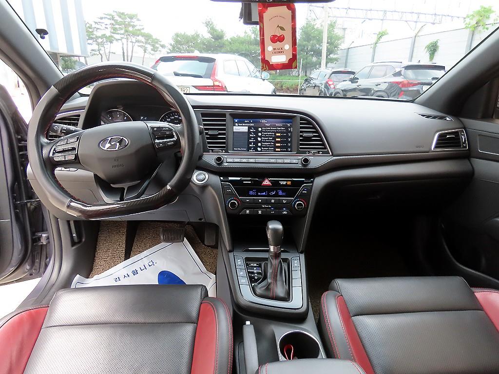 HYUNDAI Avante - Vista 7