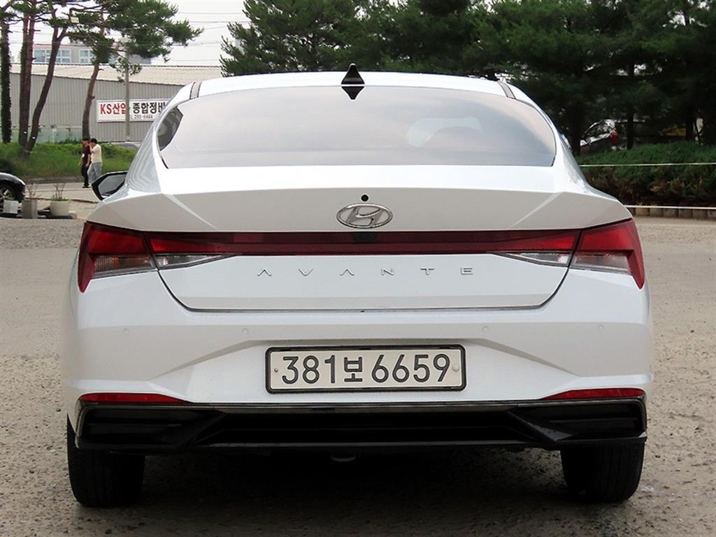 HYUNDAI Avante - Vista 4