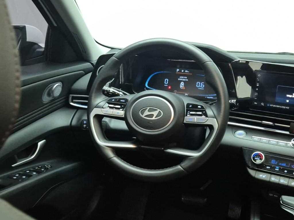 HYUNDAI Avante - Vista 9
