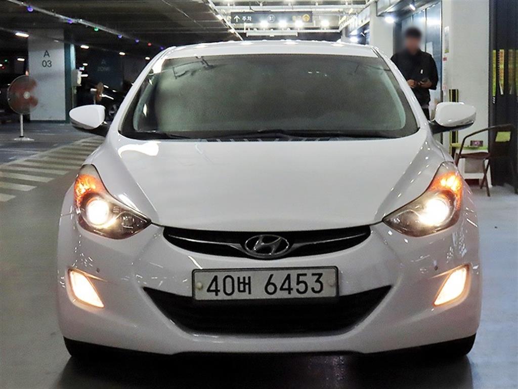 HYUNDAI Avante - Vista 2