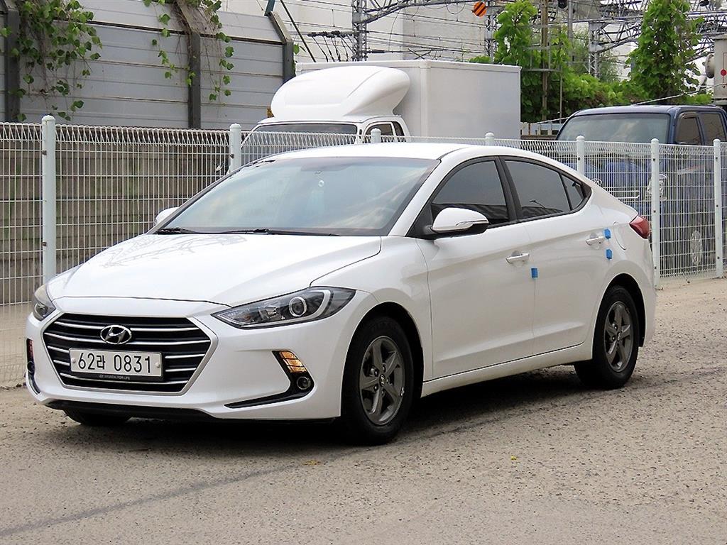 HYUNDAI Avante - Vista 2