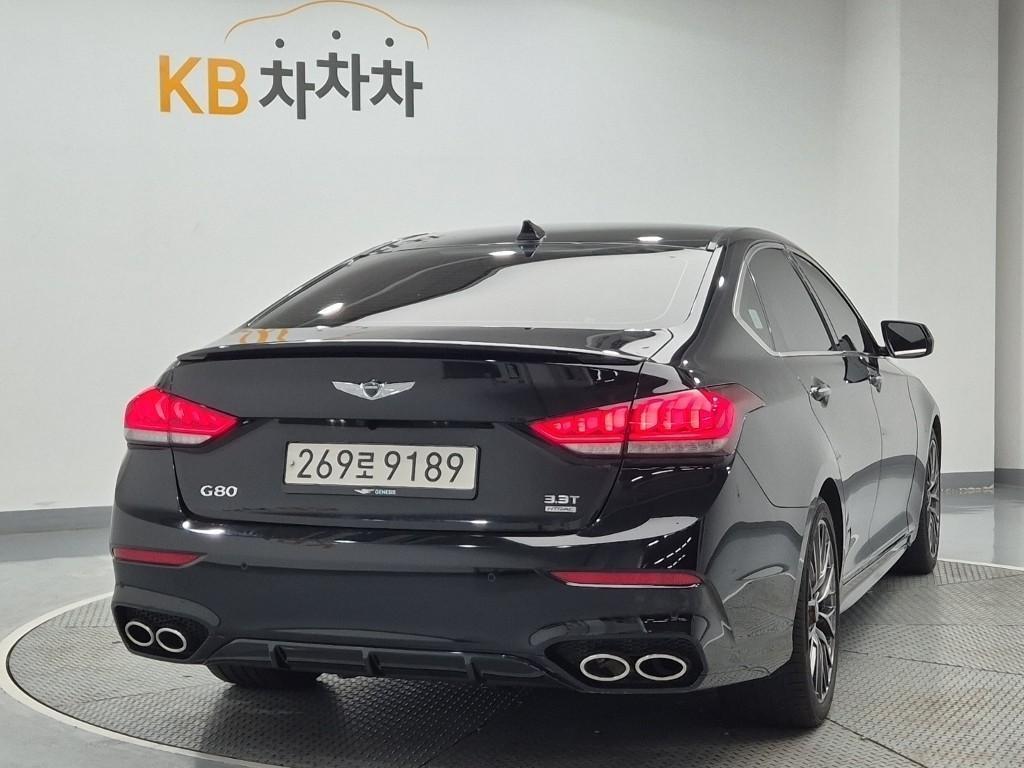 HYUNDAI Genesis - Vista 3