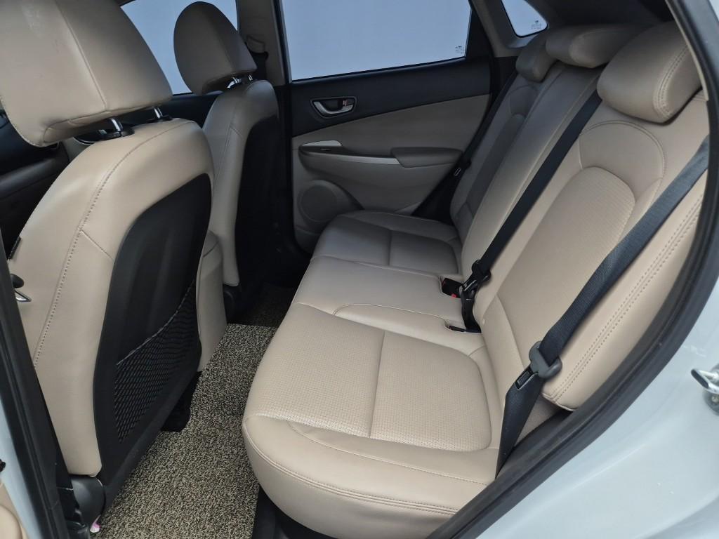 HYUNDAI Kona - Vista 10
