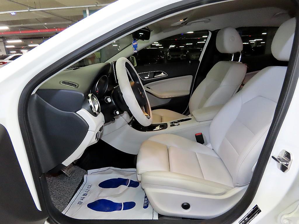 Mercedes Benz GLA Class - Vista 6