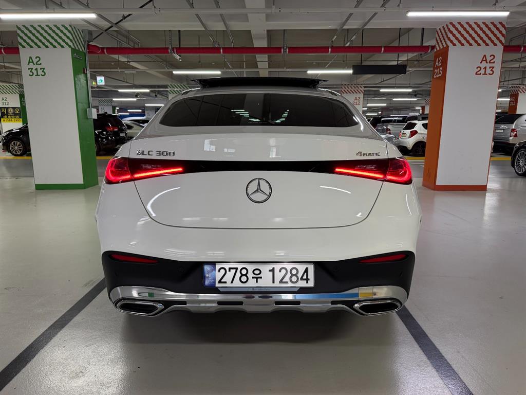 Mercedes Benz GLC Class - Vista 6