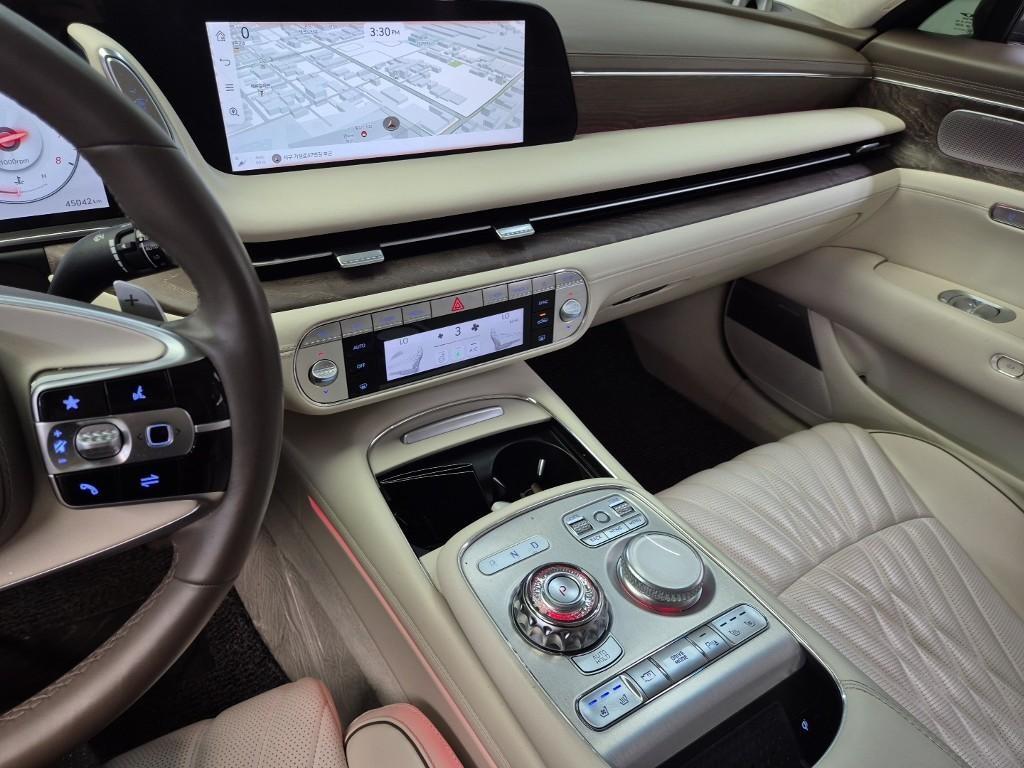 Genesis G90 - Vista 10