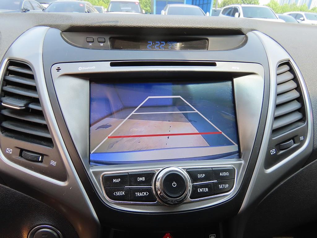 HYUNDAI Avante - Vista 12