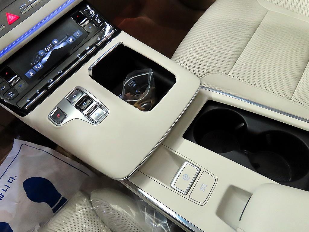 HYUNDAI Grandeur - Vista 12